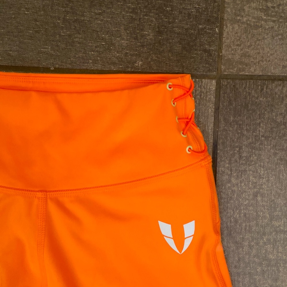 Firm Ab Capri Leggings - Picture 2 of 5